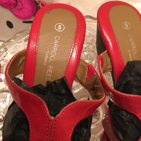 ADORABLE new vinatge high gloss cherry red sandals with hello kitty details! - Picture 10 of 10